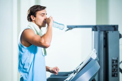 drinking-water-during-treadmill-exercise-1024x683